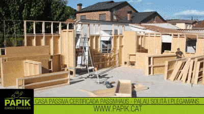 gif animado construcción de casa passiva passivhaus en cataluña