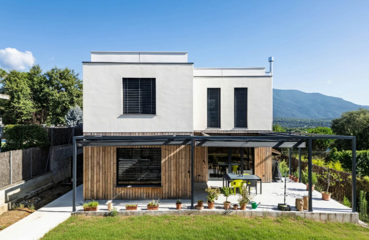Proyecto de casa de madera pasiva con confort y diseño.