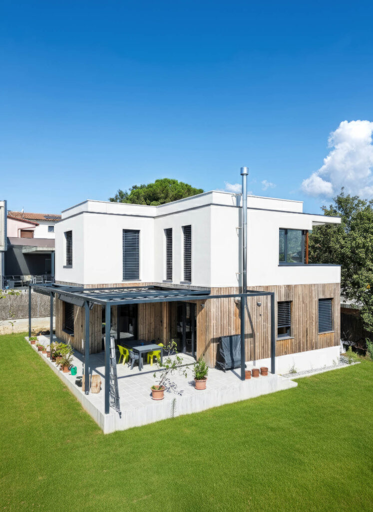 Casa pasiva de madera en Santa Maria de Palautordera con vistas al Montseny.
