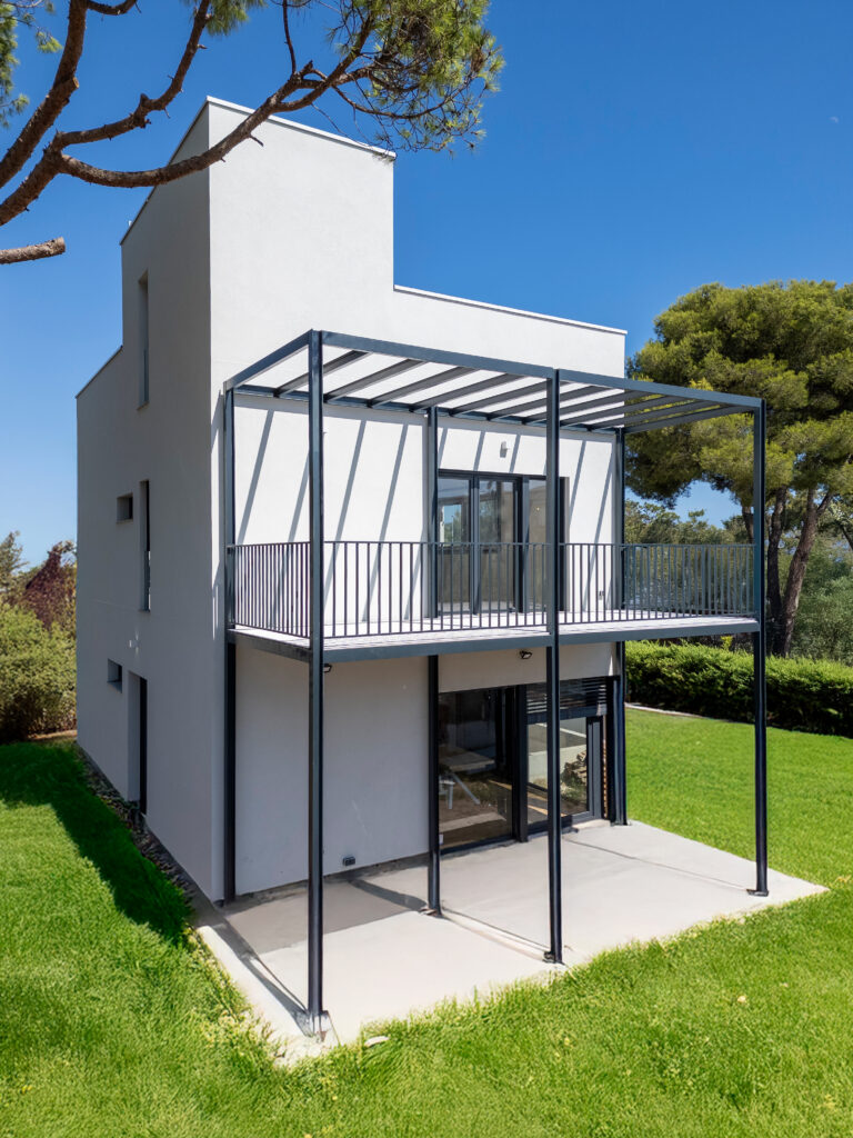 Casa eskimohaus de dos plantas con terraza y porche
